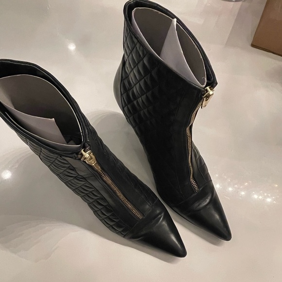 Pointed toe leather booties - Picture 3 of 5